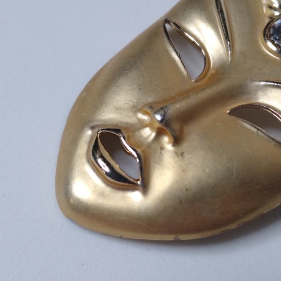Vintage Decorative Metal Mask Brooch - Picture 6 of 13